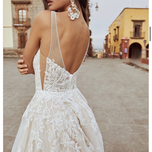 Wedding Dress - Picture 3 of 8